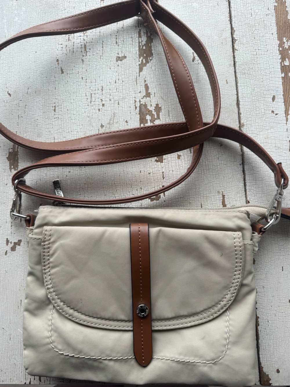 🤍 Vintage Roots Crossbody Bag